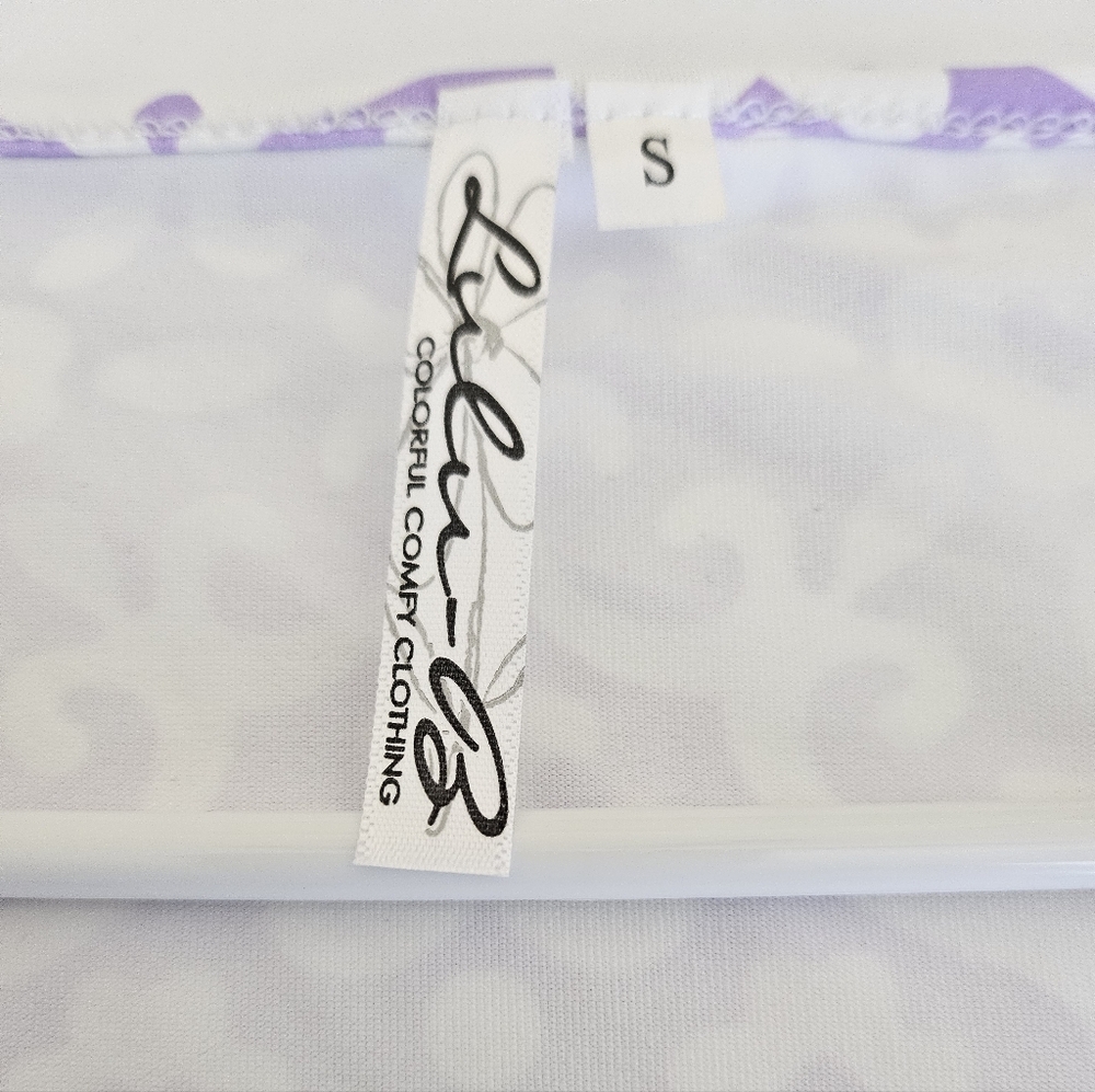 Lulu B Small Lavender Floral Top Asymetal Hem 3/4 Sleeve activeware - Picture 3 of 8